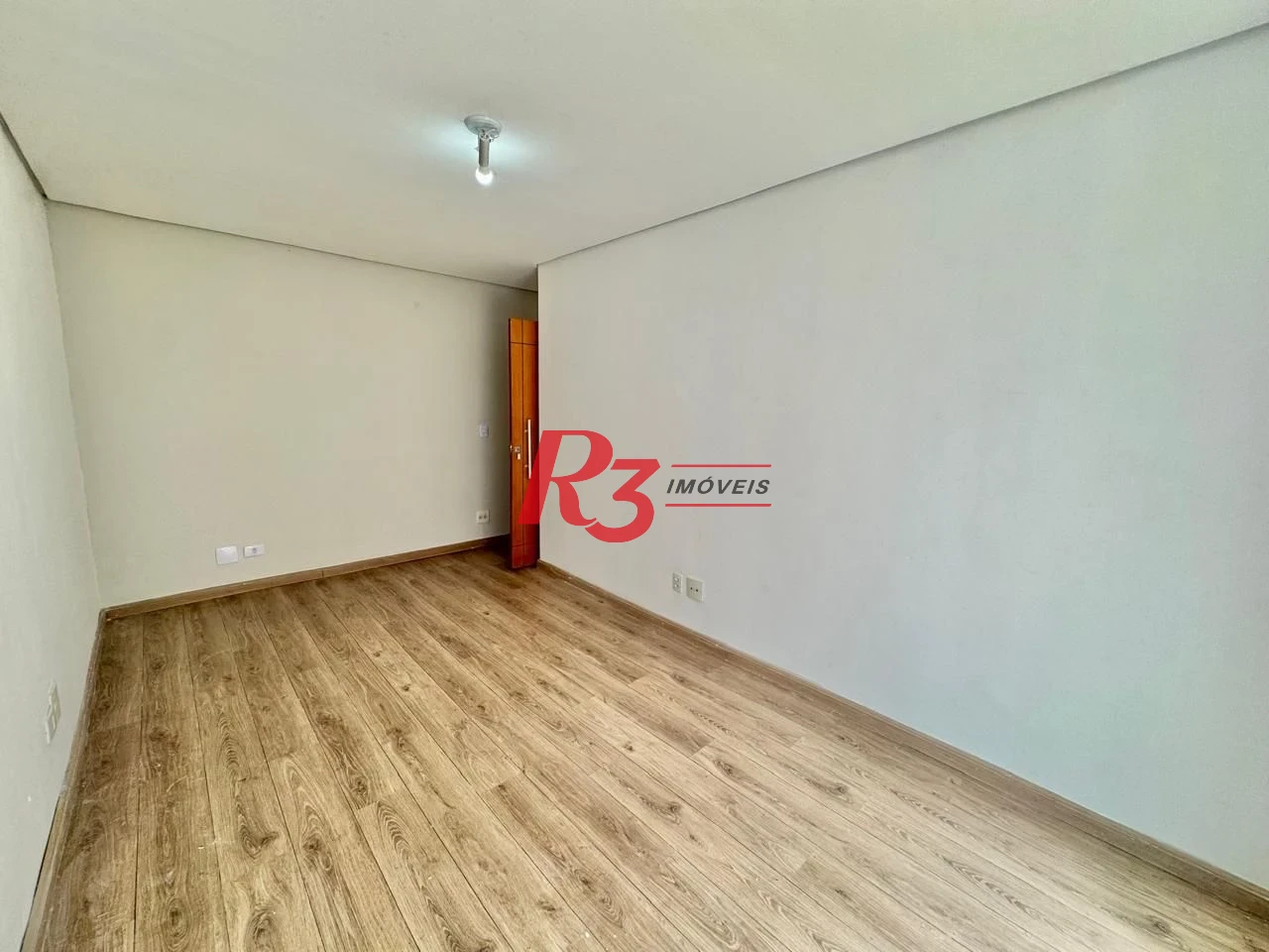 Casa com 3 dormitórios à venda, 231 m² por R$ 1.500.000,00 - Gonzaguinha - São Vicente/SP