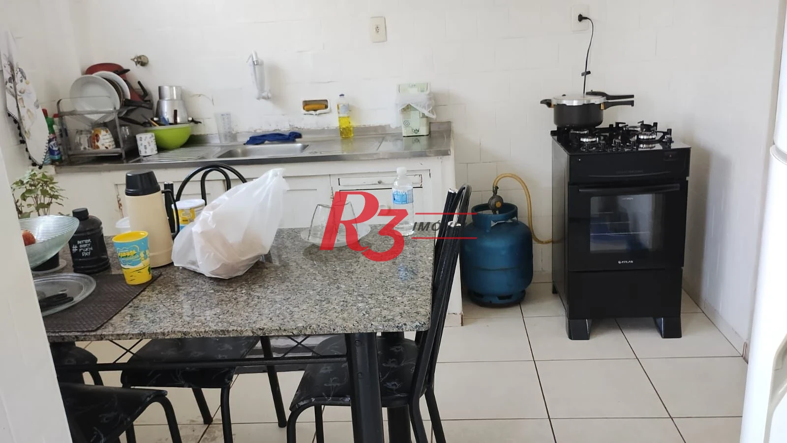 Apartamento com 3 dormitórios à venda, 69 m² por R$ 375.000,00 - Boqueirão - Santos/SP