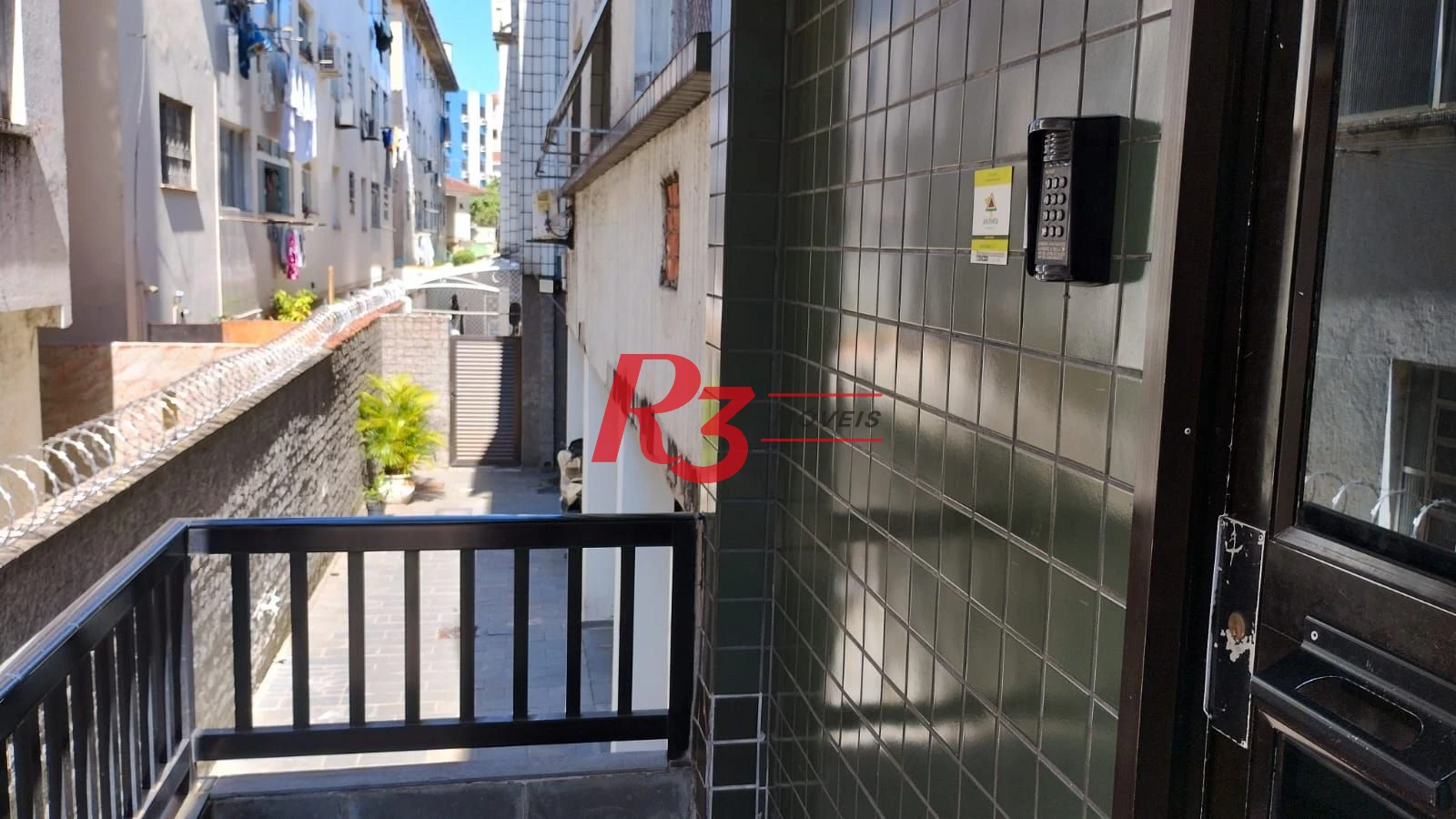Apartamento com 3 dormitórios à venda, 69 m² por R$ 375.000,00 - Boqueirão - Santos/SP