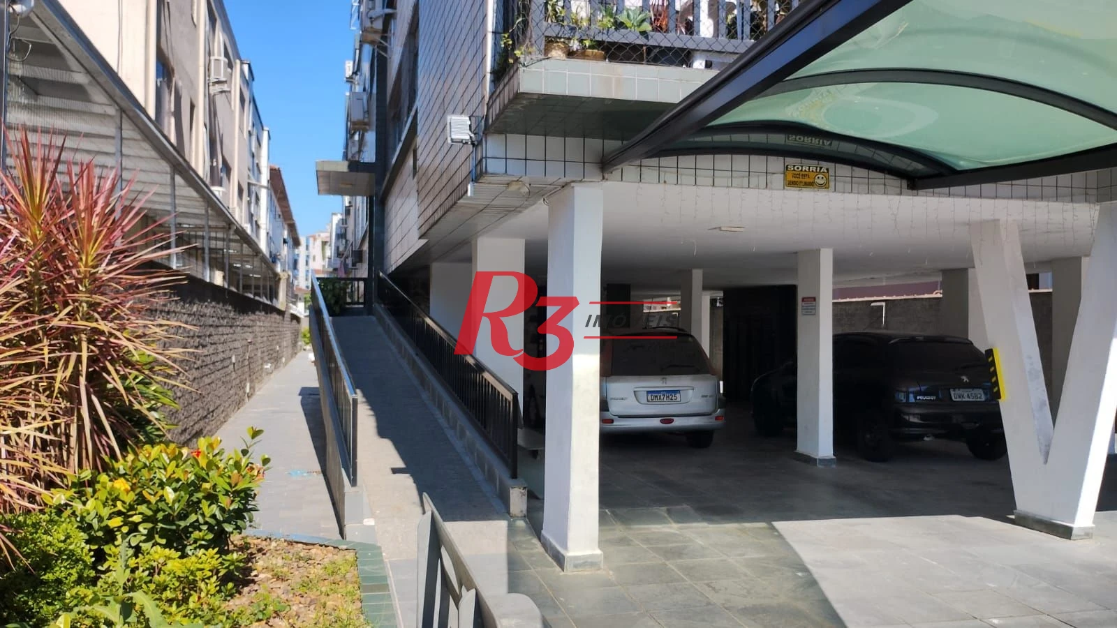 Apartamento com 3 dormitórios à venda, 69 m² por R$ 375.000,00 - Boqueirão - Santos/SP