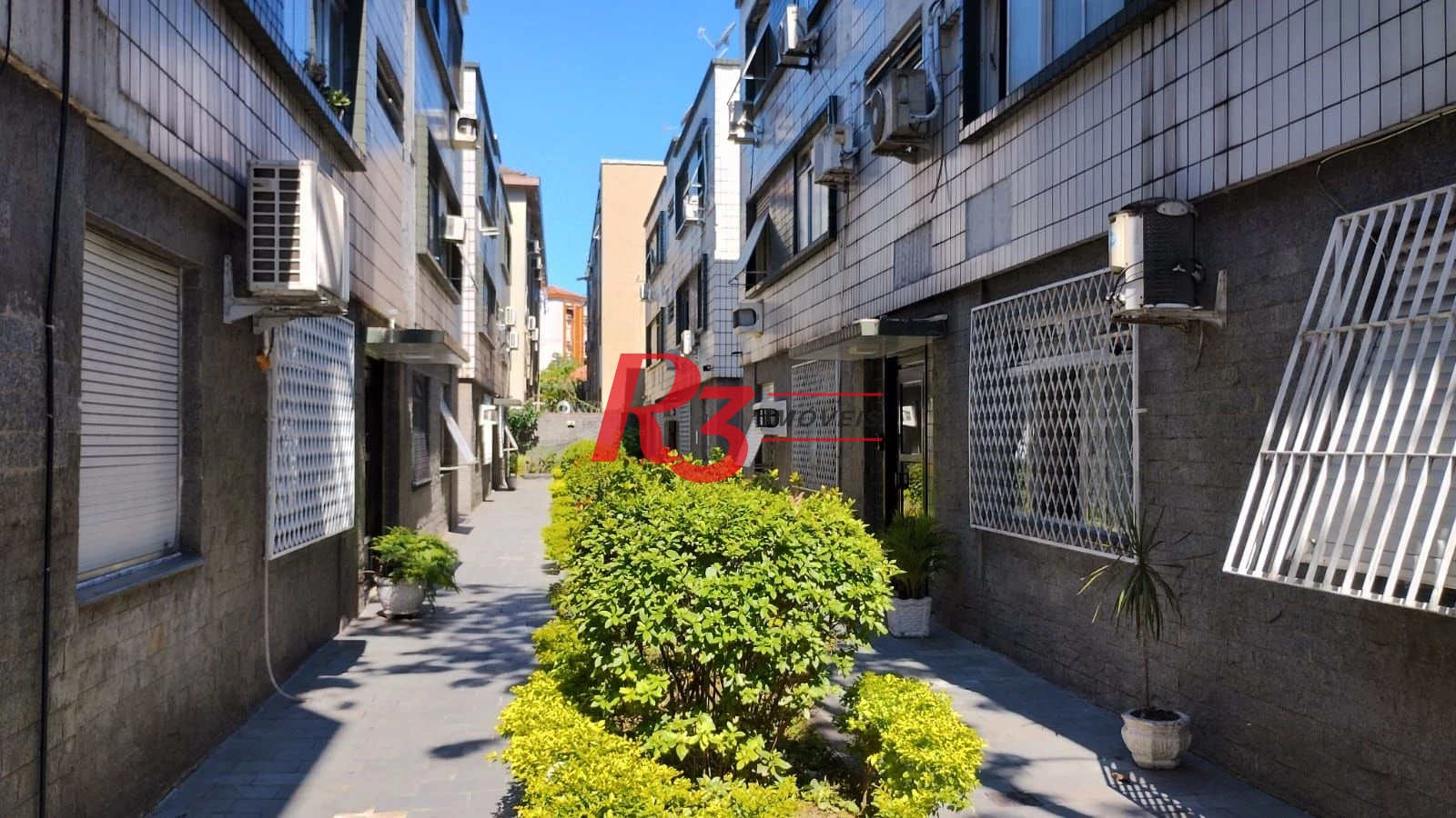Apartamento com 3 dormitórios à venda, 69 m² por R$ 375.000,00 - Boqueirão - Santos/SP
