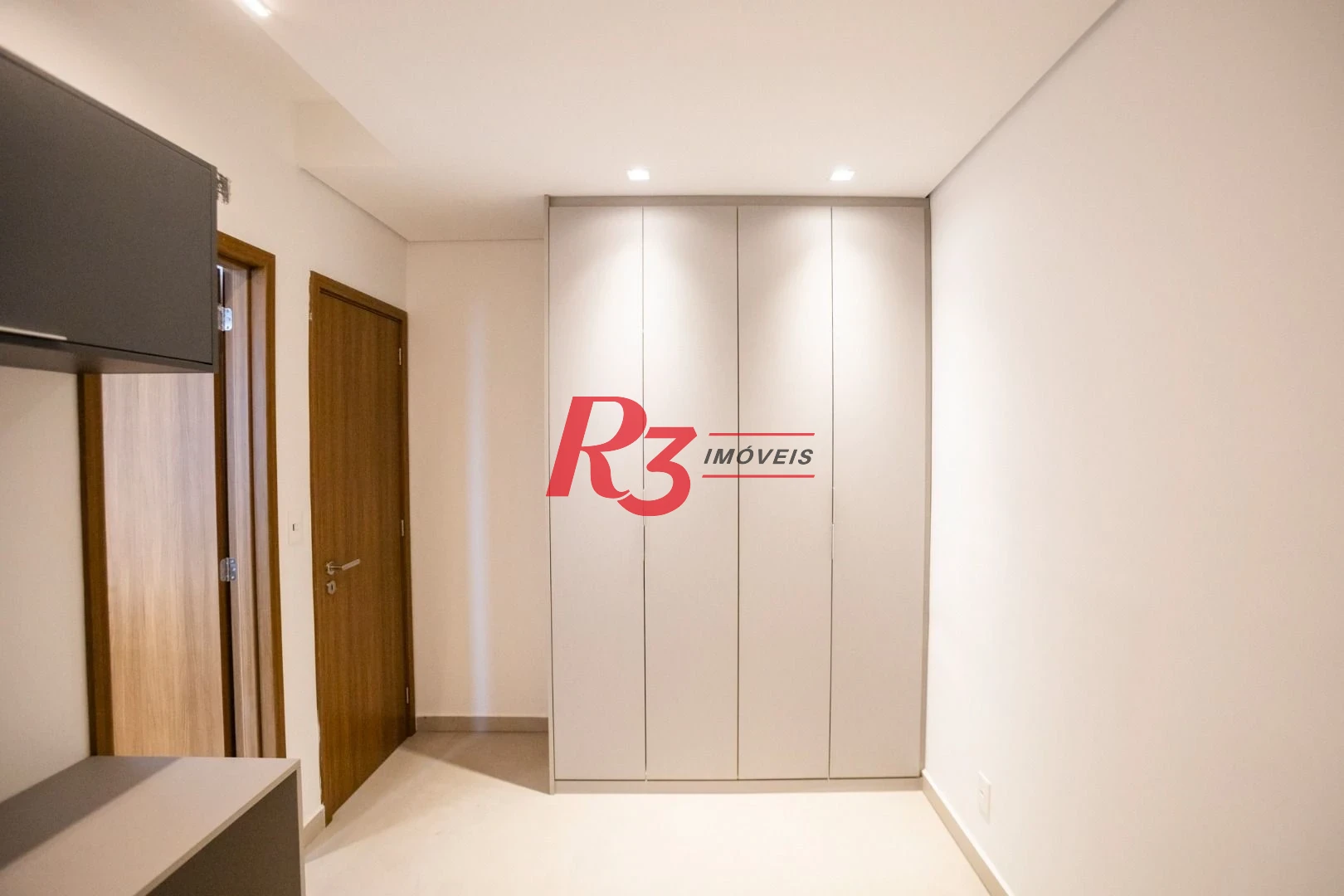 Apartamento com 2 dormitórios à venda, 74 m² por R$ 1.065.000,00 - Boqueirão - Santos/SP