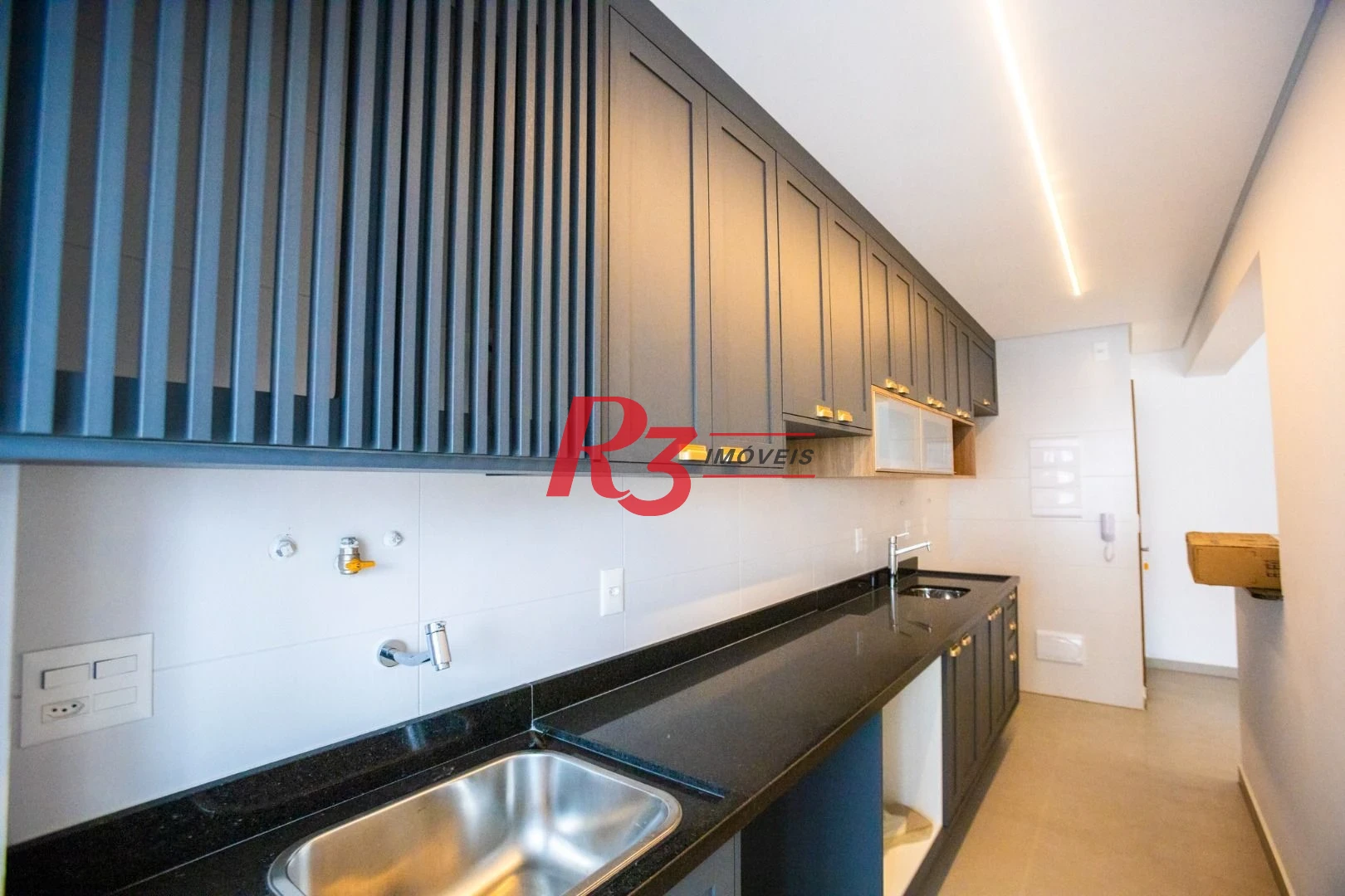Apartamento com 2 dormitórios à venda, 74 m² por R$ 1.065.000,00 - Boqueirão - Santos/SP
