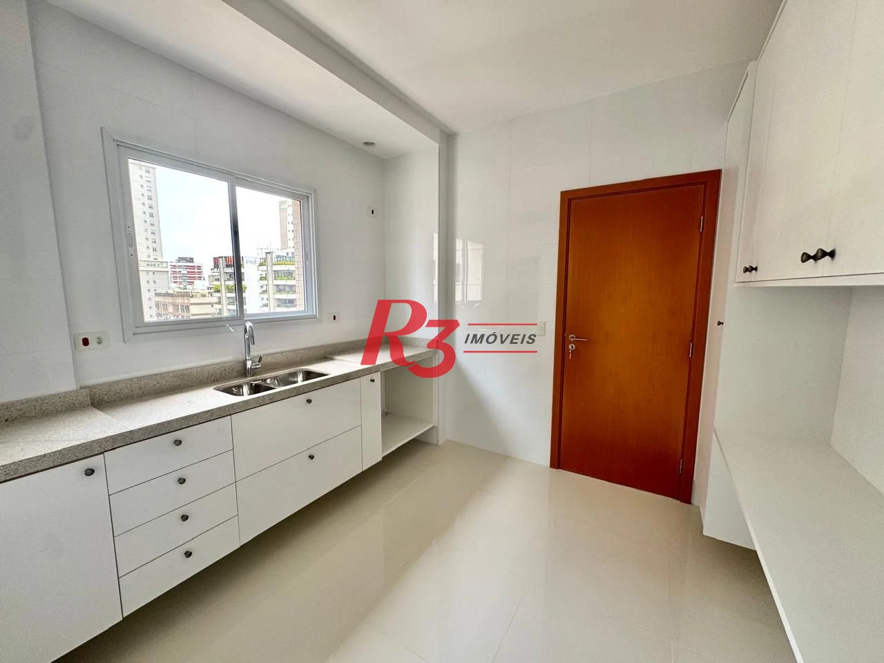 Apartamento com 3 dormitórios à venda, 131 m² por R$ 1.800.000,00 - Boqueirão - Santos/SP