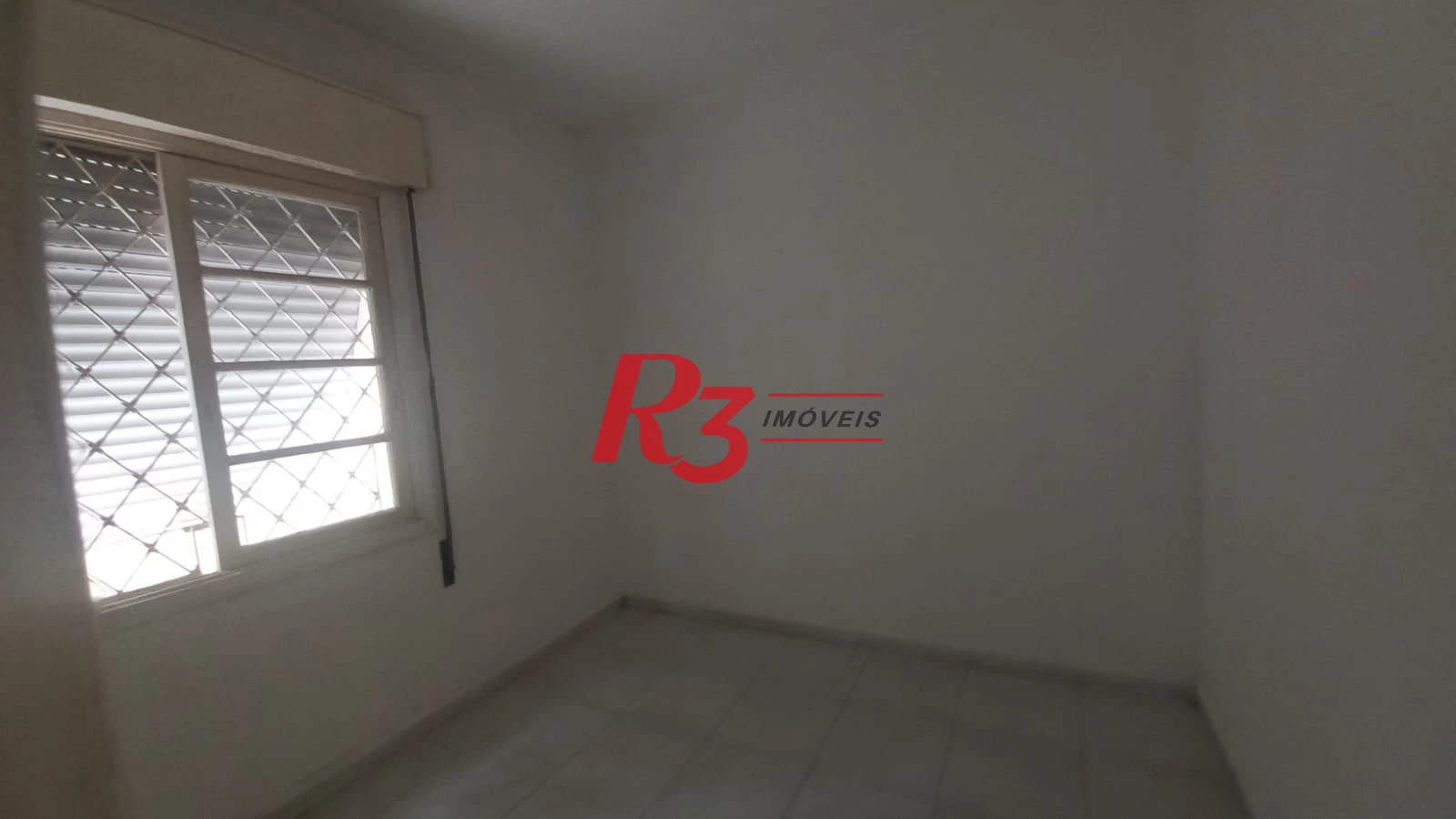 Apartamento com 2 dormitórios à venda, 74 m² por R$ 360.000,00 - Gonzaga - Santos/SP