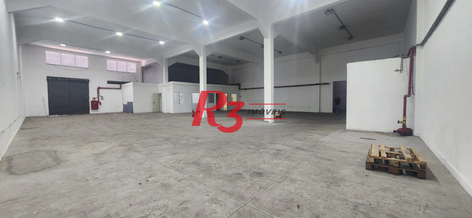 Galpão para alugar, 879 m² por R$ 35.000,01/mês - Encruzilhada - Santos/SP