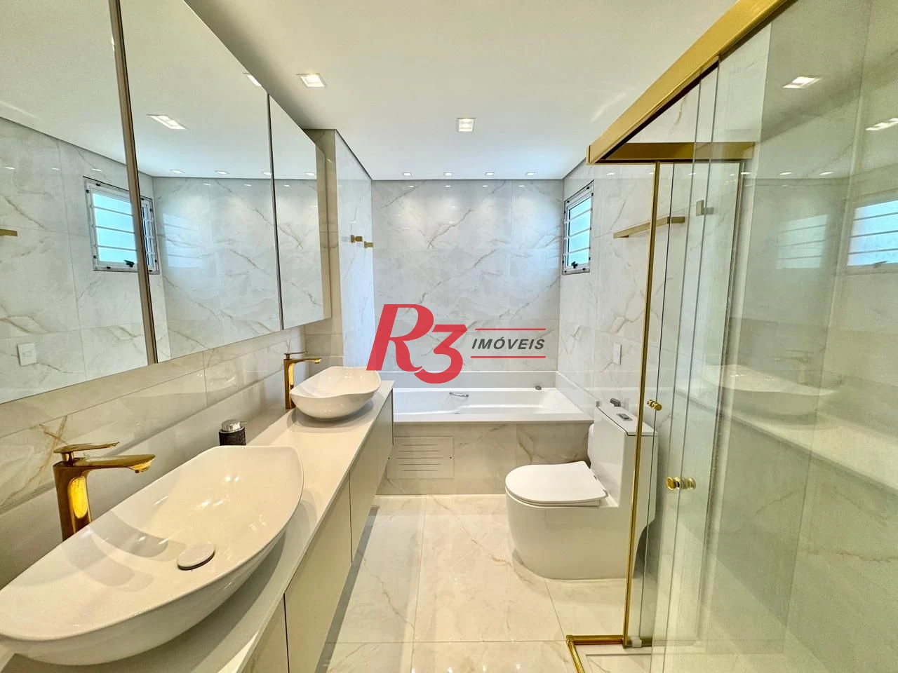 Cobertura com 5 dormitórios à venda, 265 m² por R$ 3.299.000,00 - Gonzaga - Santos/SP