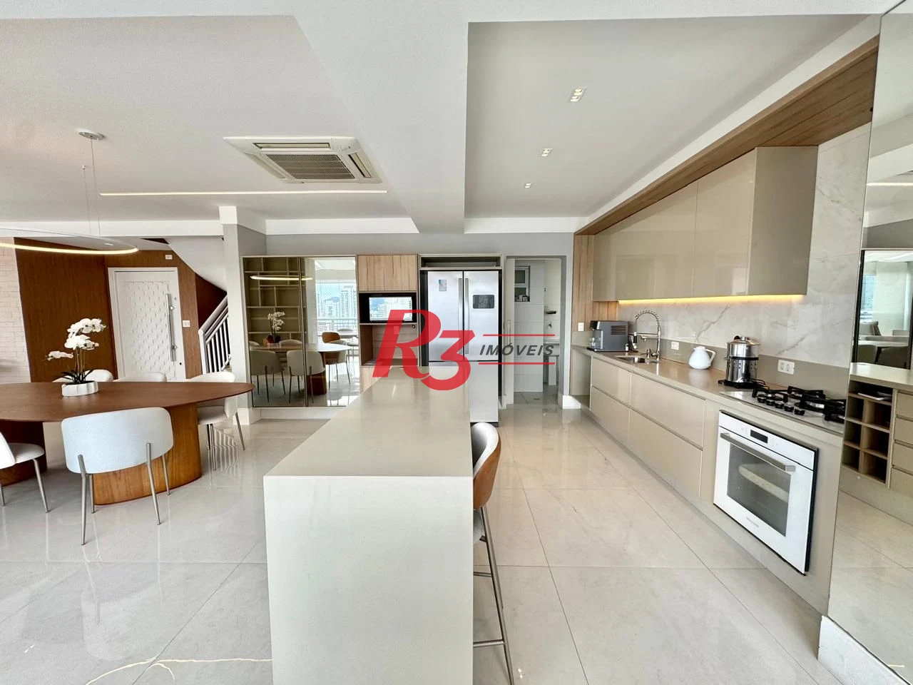 Cobertura com 5 dormitórios à venda, 265 m² por R$ 3.299.000,00 - Gonzaga - Santos/SP