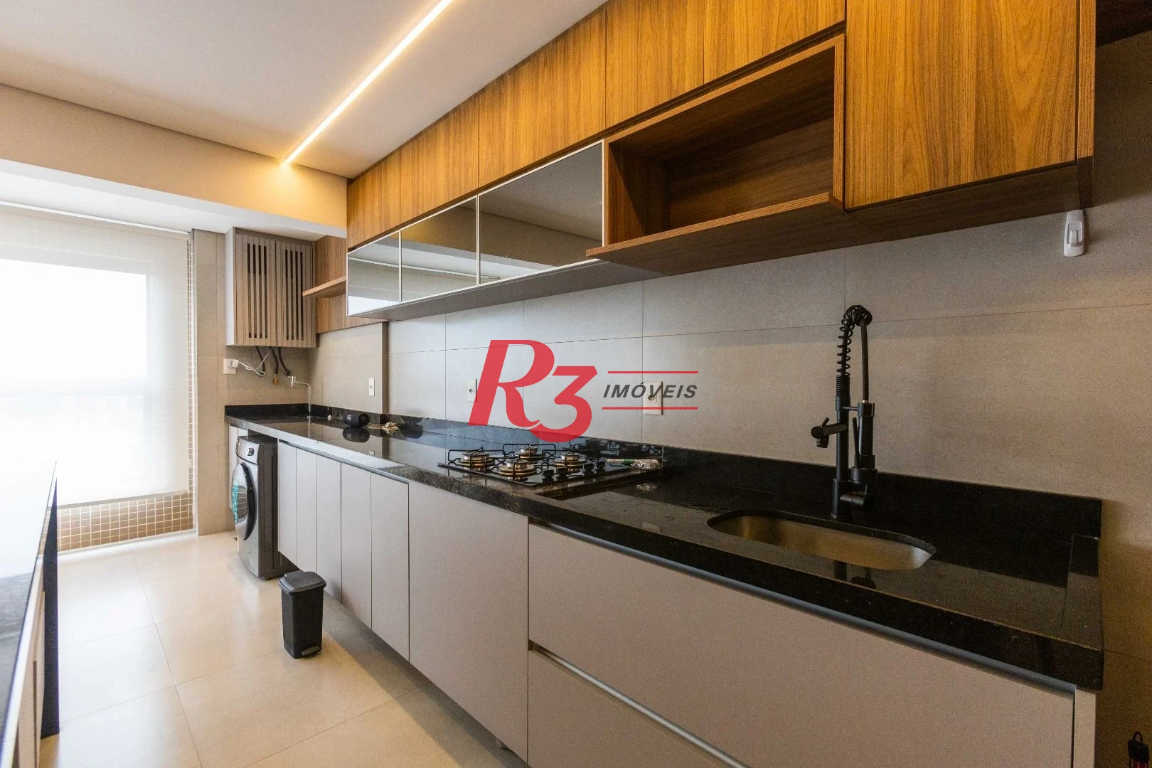 Apartamento com 2 dormitórios à venda, 65 m² por R$ 1.060.000,00 - Ponta da Praia - Santos/SP