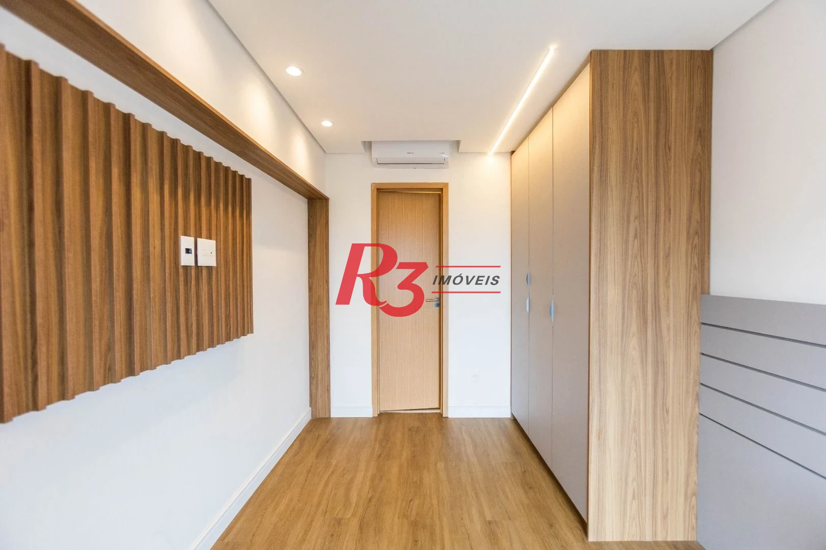 Apartamento com 2 dormitórios à venda, 65 m² por R$ 1.060.000,00 - Ponta da Praia - Santos/SP