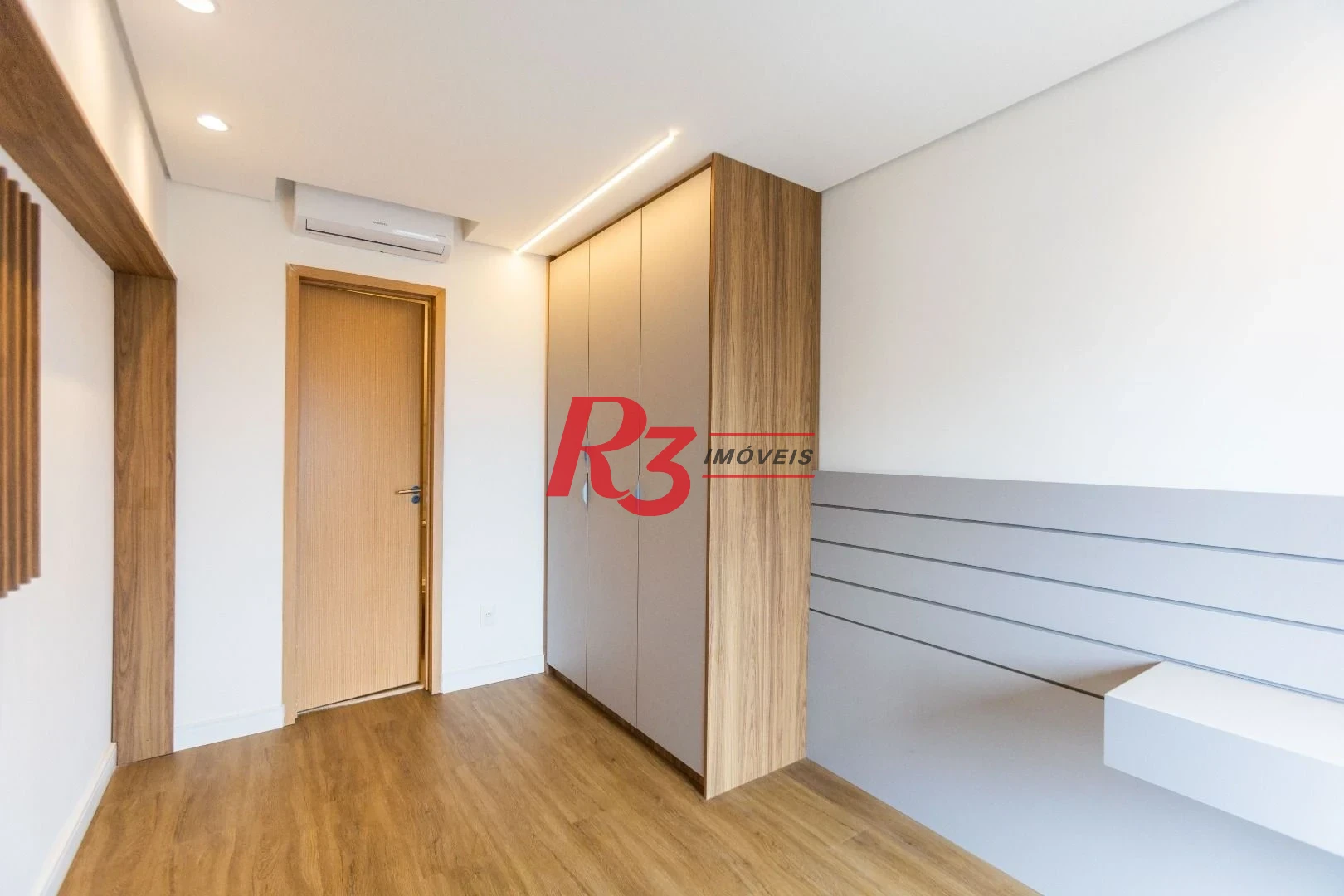 Apartamento com 2 dormitórios à venda, 65 m² por R$ 1.060.000,00 - Ponta da Praia - Santos/SP