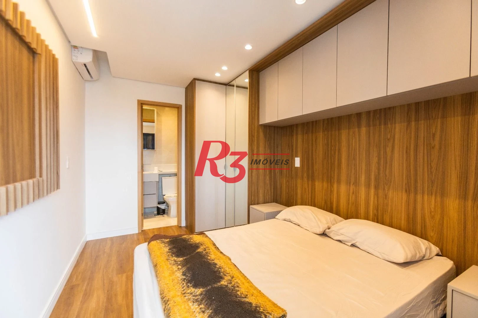 Apartamento com 2 dormitórios à venda, 65 m² por R$ 1.060.000,00 - Ponta da Praia - Santos/SP