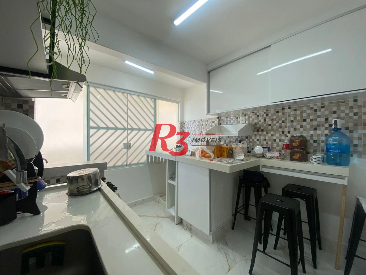 Apartamento com 2 dormitórios à venda, 59 m² por R$ 648.000,00 - Gonzaga - Santos/SP