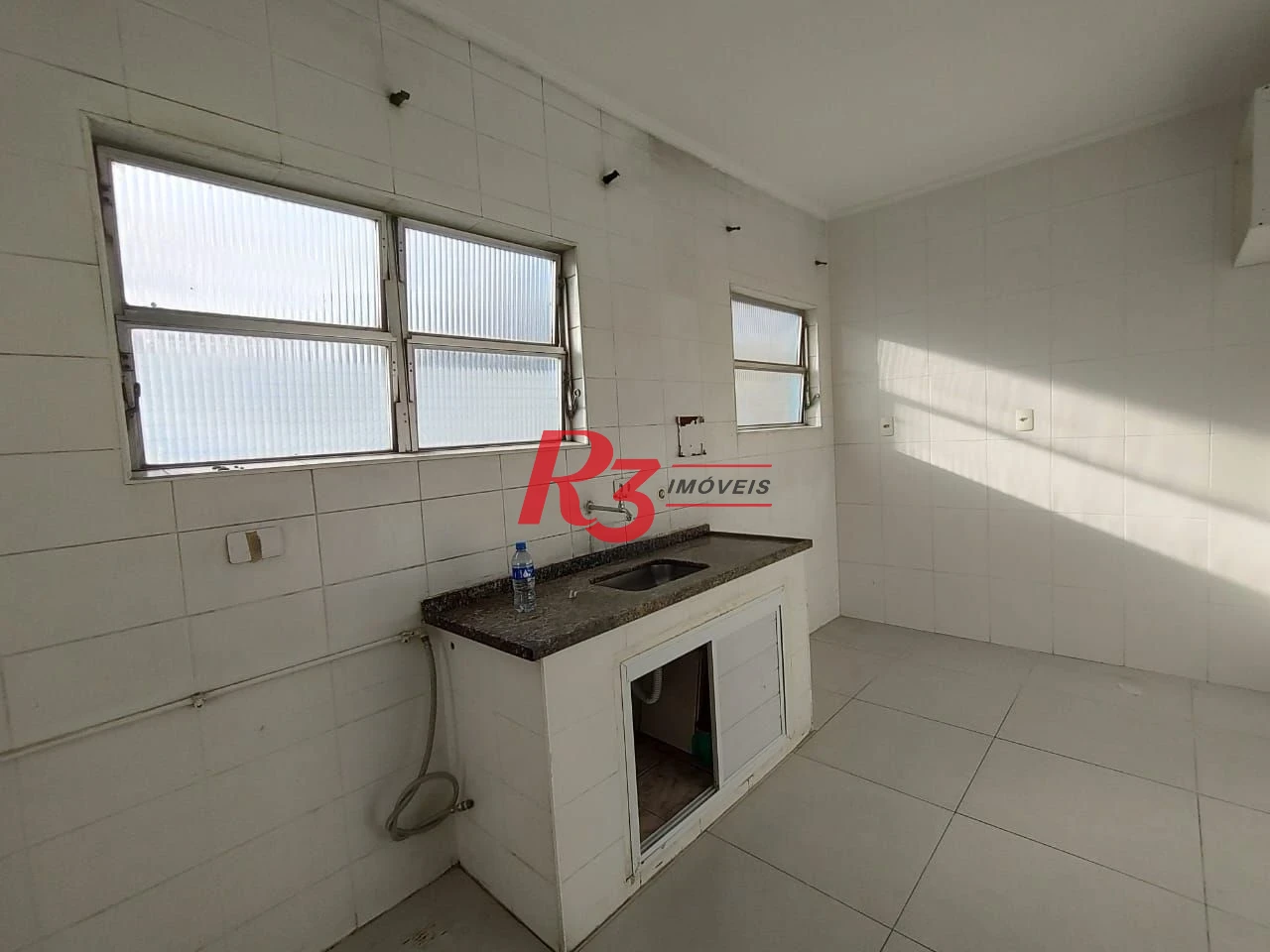 Apartamento com 2 dormitórios à venda, 84 m² por R$ 370.000,00 - Centro - São Vicente/SP