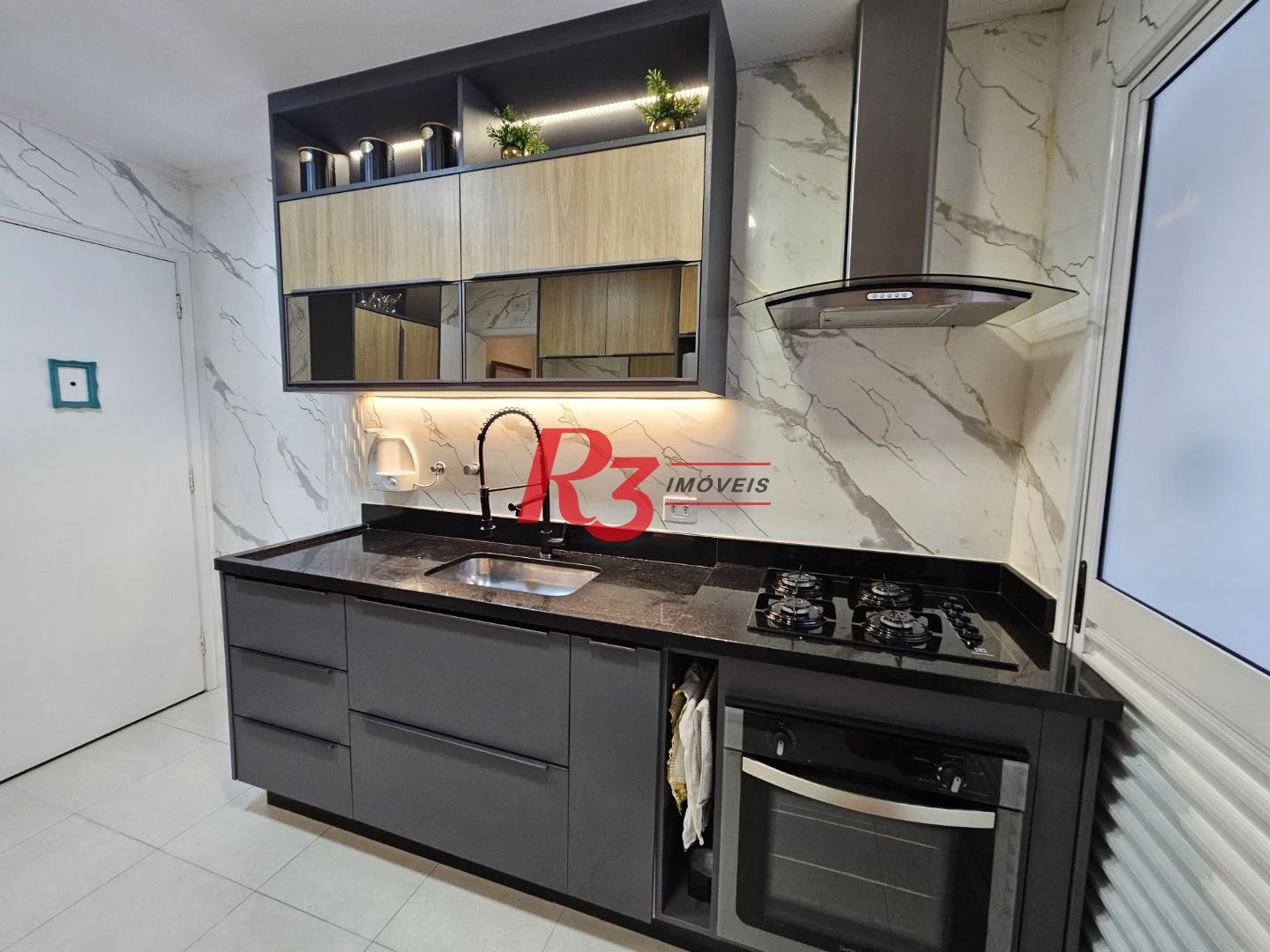 Apartamento com 3 dormitórios à venda, 128 m² por R$ 1.850.000,00 - Gonzaga - Santos/SP