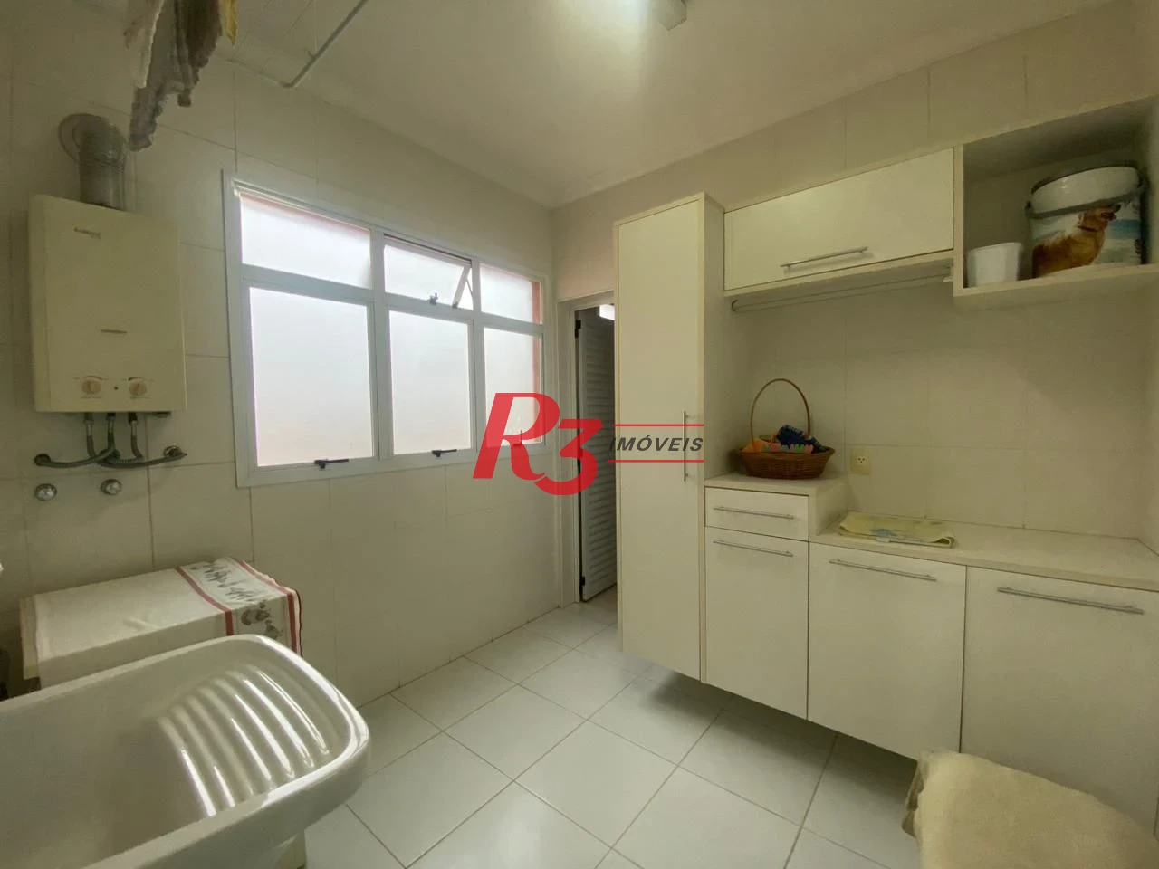 Apartamento com 3 dormitórios à venda, 132 m² por R$ 1.599.900,00 - Embaré - Santos/SP