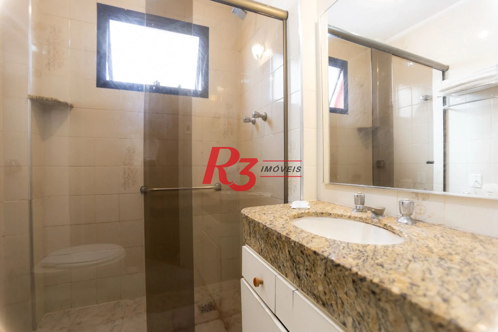 Flat com 1 dormitório à venda, 50 m² por R$ 270.000,00 - Gonzaga - Santos/SP
