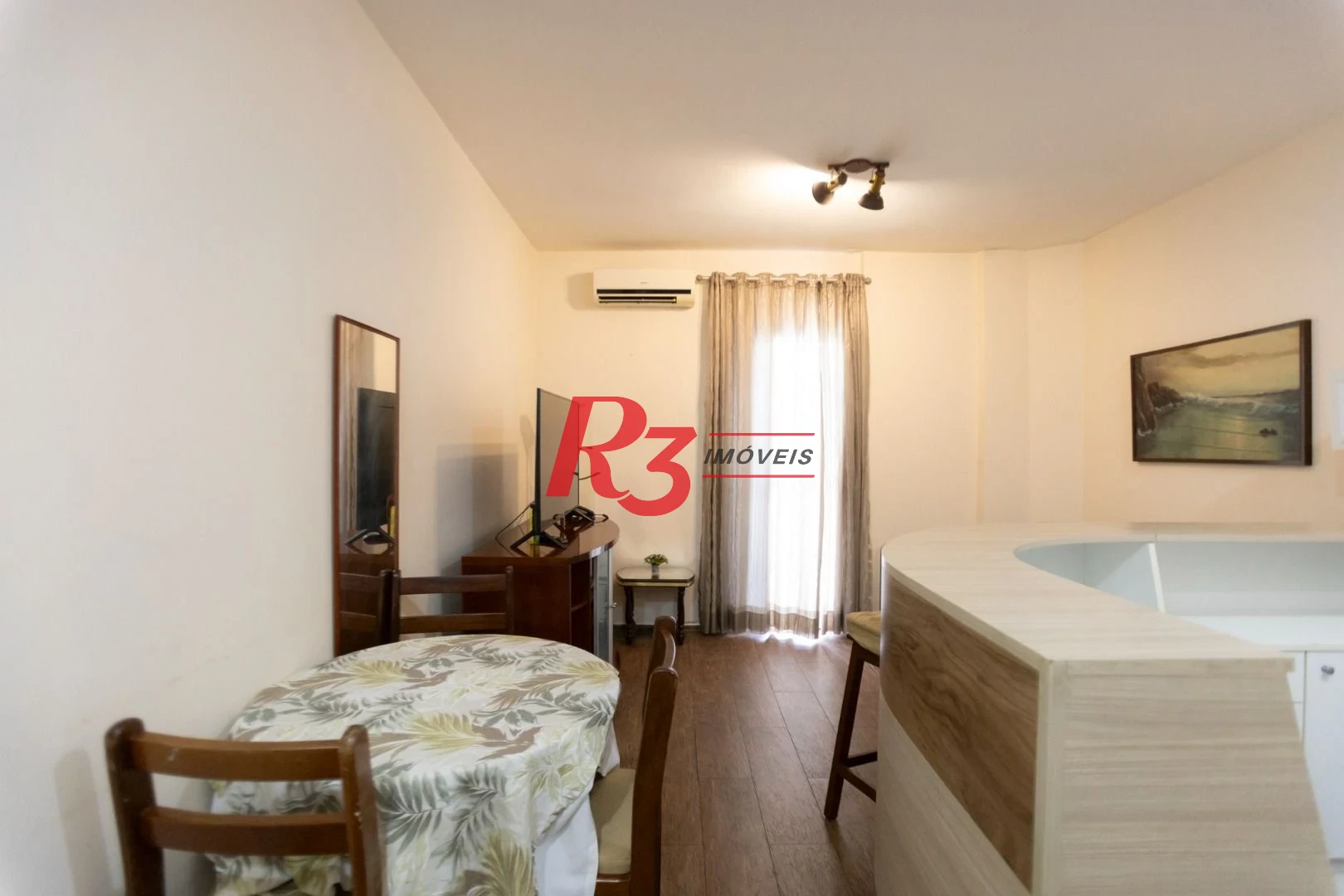 Flat com 1 dormitório à venda, 50 m² por R$ 270.000,00 - Gonzaga - Santos/SP