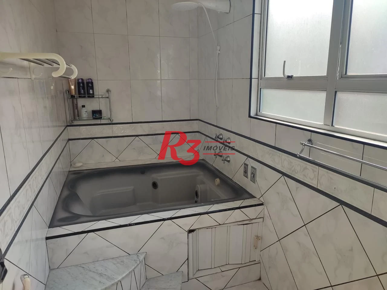 Casa com 3 dormitórios à venda, 290 m² por R$ 2.200.000,00 - Boqueirão - Santos/SP