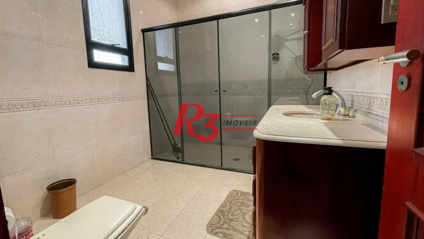 Sobrado com 4 dormitórios à venda, 266 m² por R$ 2.800.000,00 - Gonzaga - Santos/SP