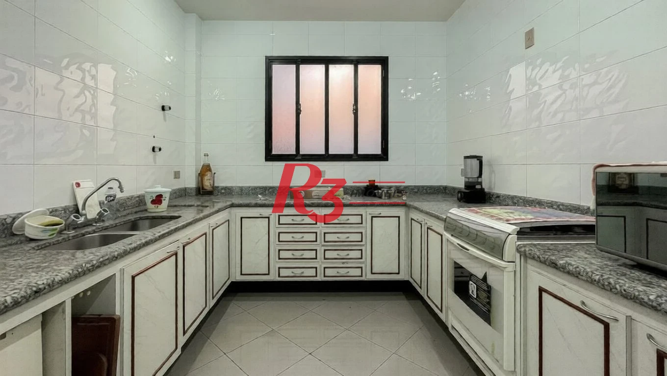Sobrado com 4 dormitórios à venda, 266 m² por R$ 2.800.000,00 - Gonzaga - Santos/SP