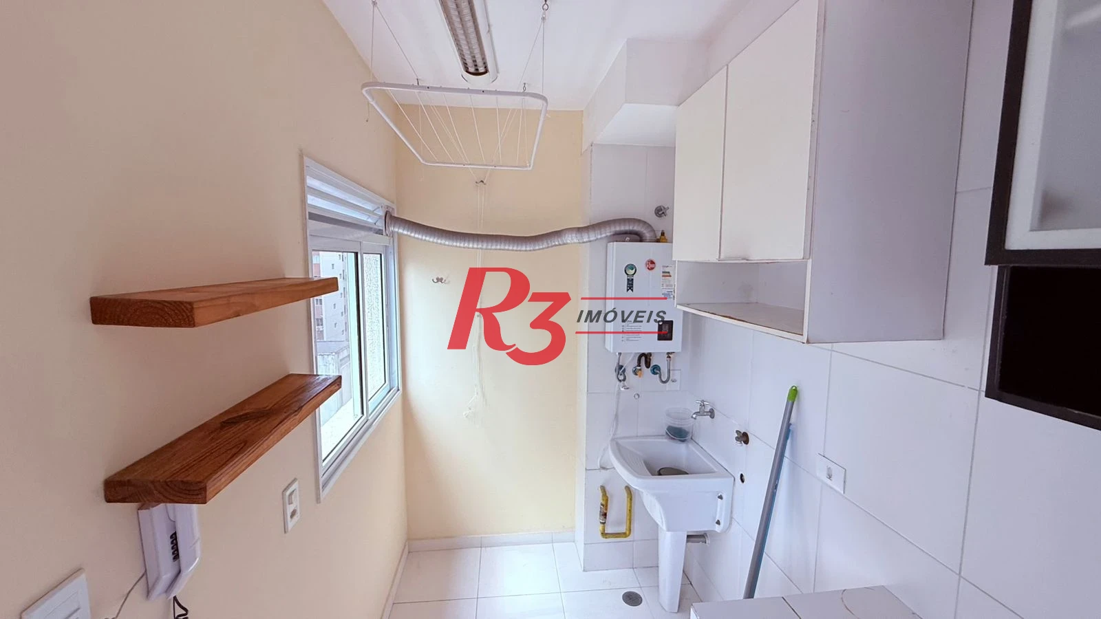 Apartamento com 2 dormitórios à venda, 73 m² por R$ 650.000,00 - José Menino - Santos/SP