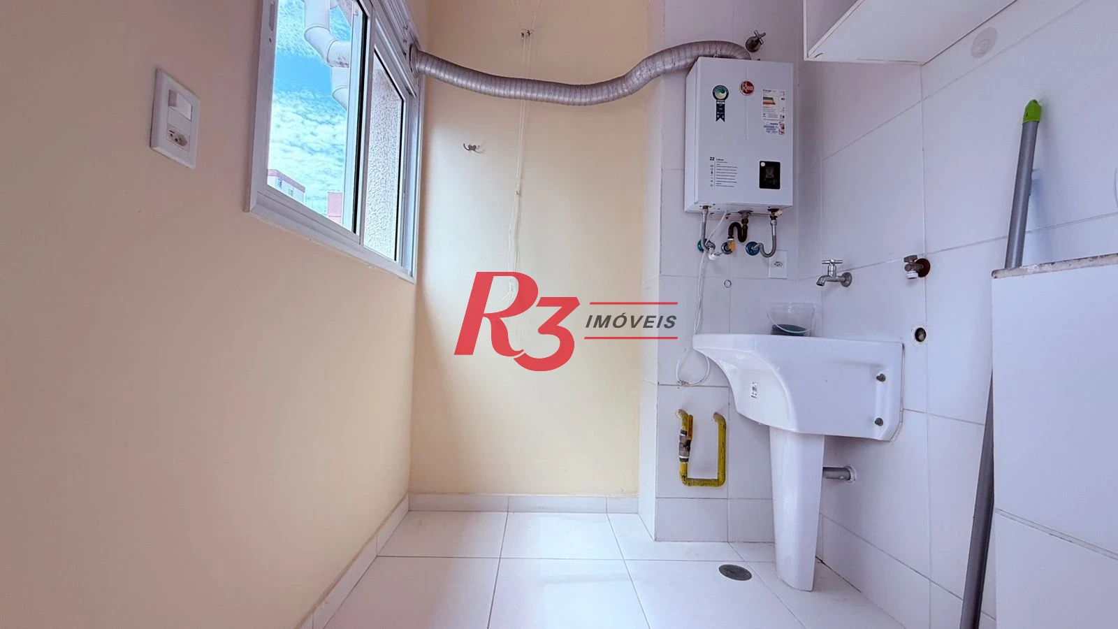 Apartamento com 2 dormitórios à venda, 73 m² por R$ 650.000,00 - José Menino - Santos/SP
