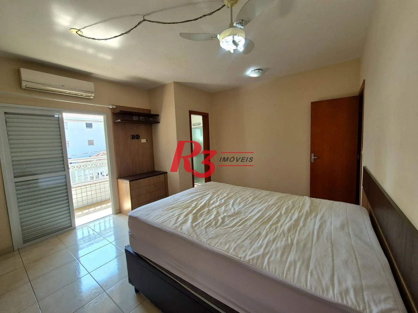 Casa com 3 dormitórios à venda, 165 m² por R$ 1.060.000,00 - Campo Grande - Santos/SP