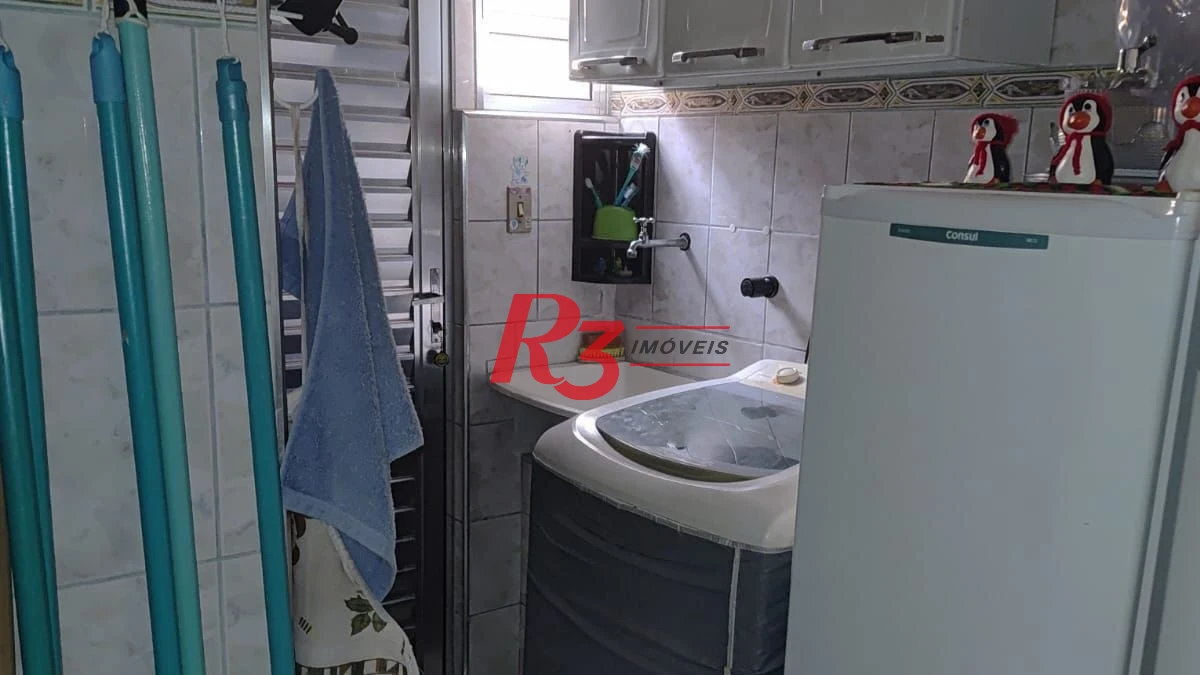 Casa com 3 dormitórios à venda, 200 m² por R$ 650.000,00 - Areia Branca - Santos/SP