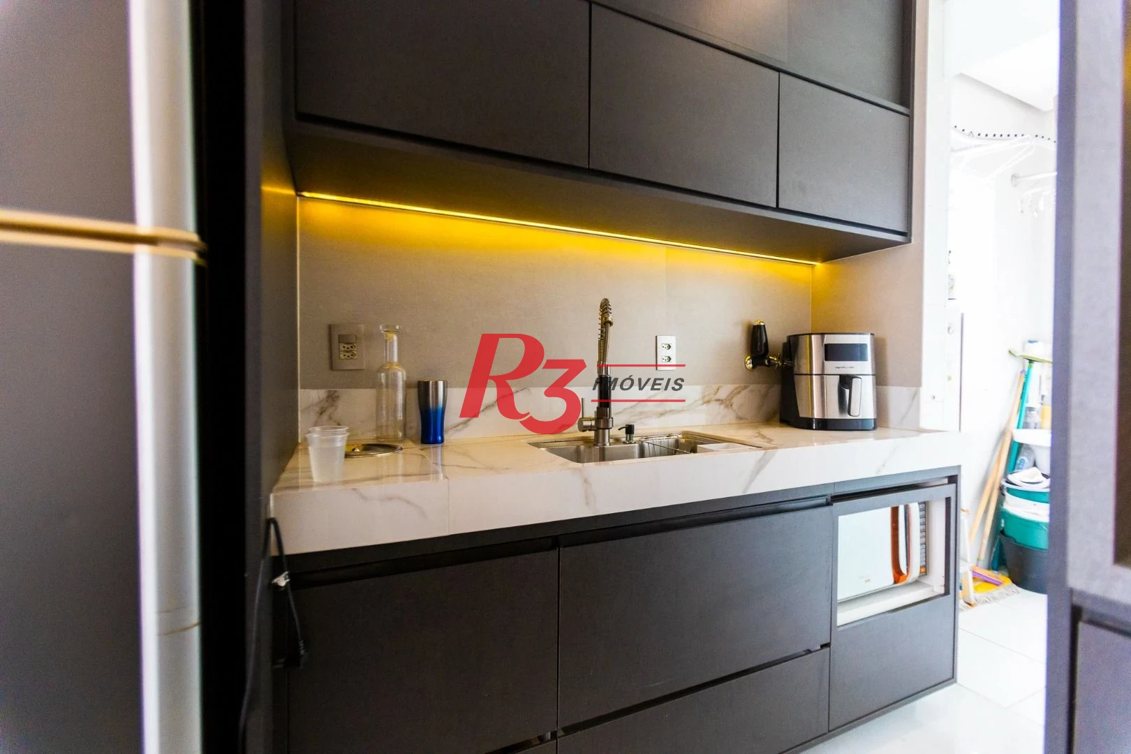Apartamento com 3 dormitórios para alugar, 104 m² por R$ 10.000,00/mês - Gonzaga - Santos/SP