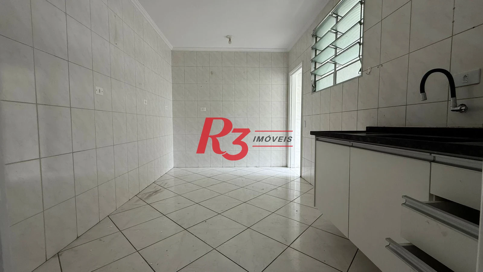 Apartamento para alugar, 110 m² por R$ 3.500,00/mês - Gonzaga - Santos/SP