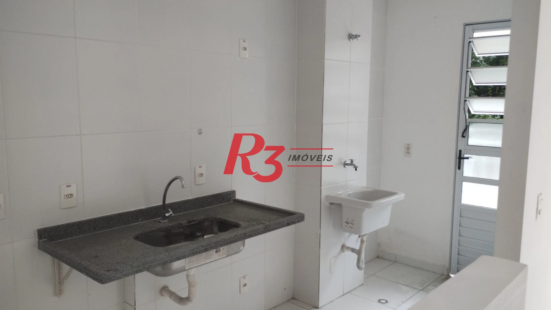 Apartamento com 2 dormitórios à venda, 52 m² por R$ 330.000,00 - Morro de Nova Cintra - Santos/SP