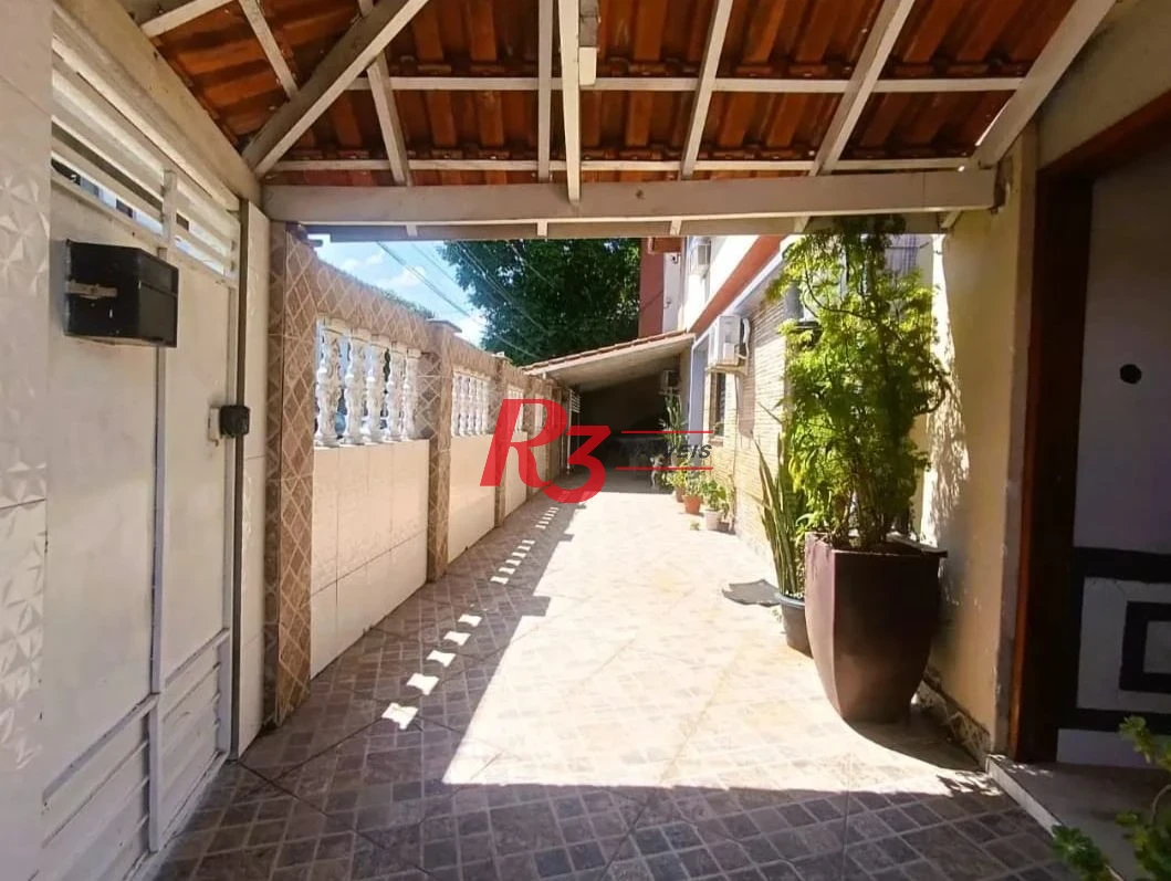 Sobrado com 3 dormitórios à venda, 114 m² por R$ 850.000,00 - Encruzilhada - Santos/SP