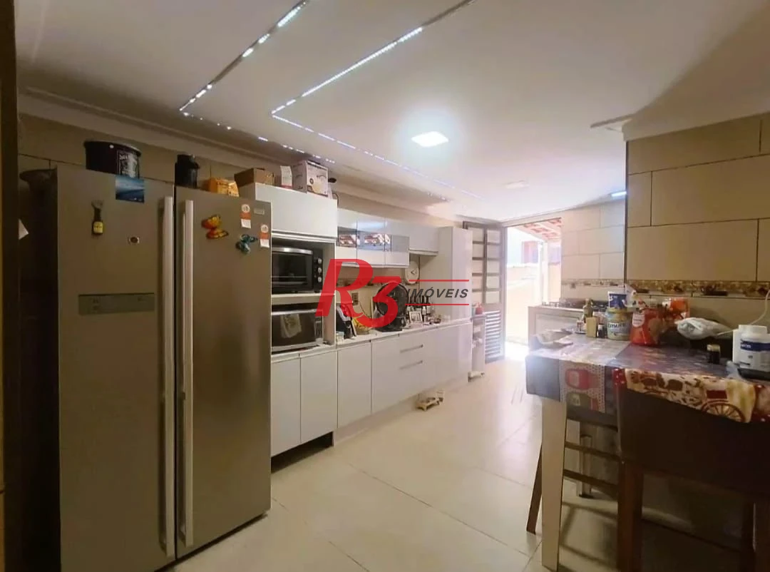 Sobrado com 3 dormitórios à venda, 114 m² por R$ 850.000,00 - Encruzilhada - Santos/SP
