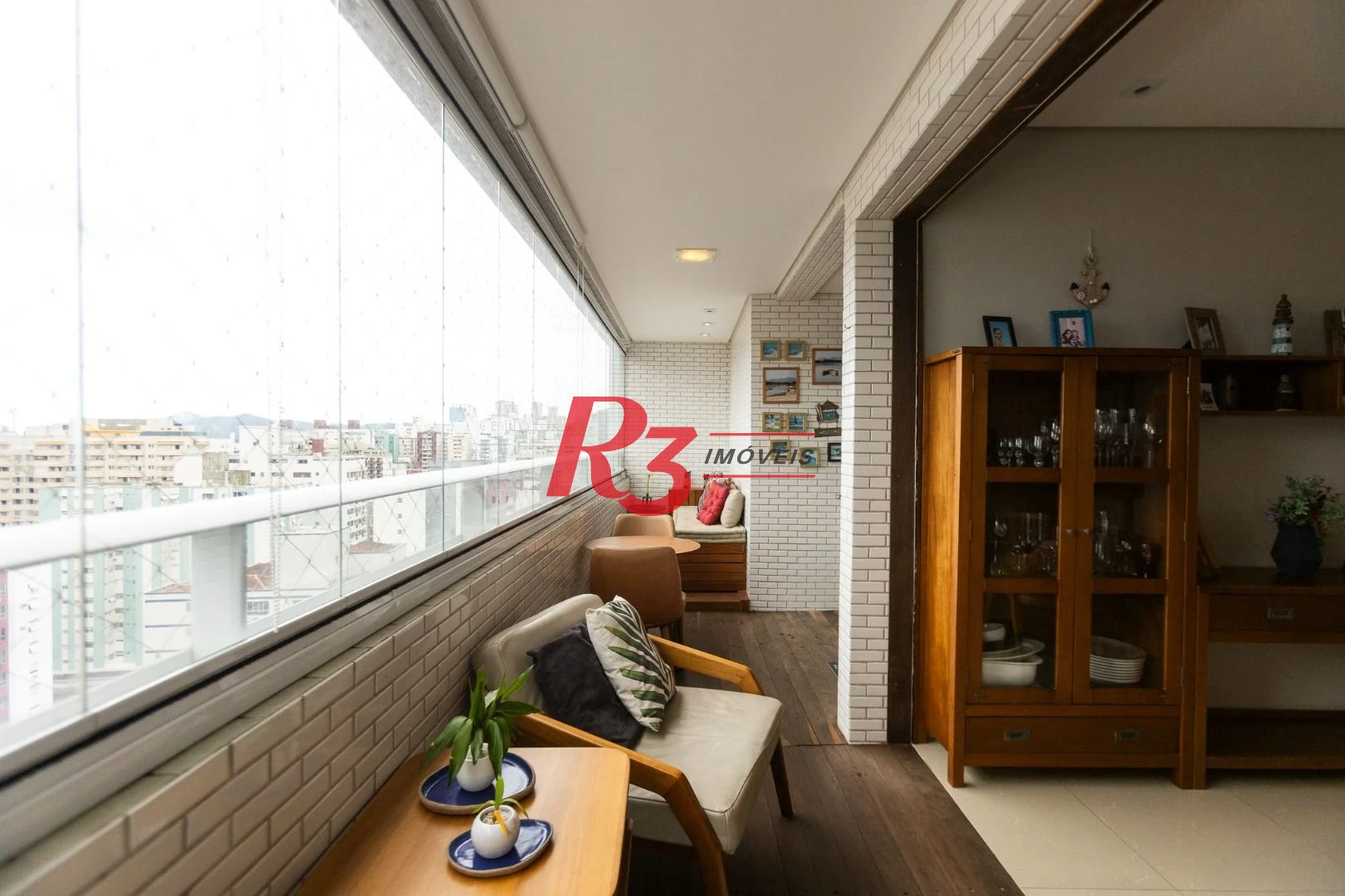 Apartamento com 3 dormitórios à venda, 143 m² por R$ 2.100.000,00 - Pompéia - Santos/SP