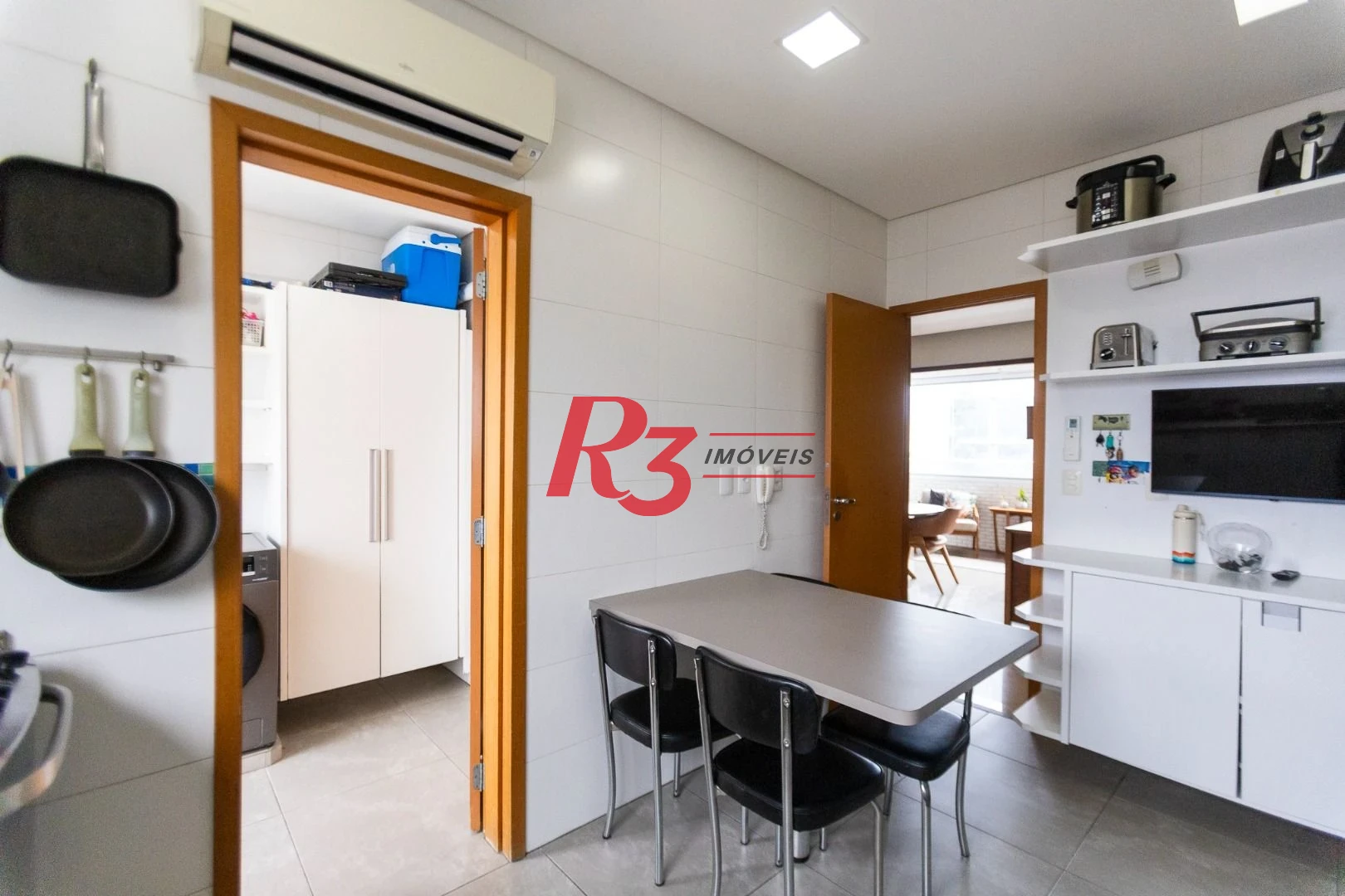 Apartamento com 3 dormitórios à venda, 143 m² por R$ 2.100.000,00 - Pompéia - Santos/SP
