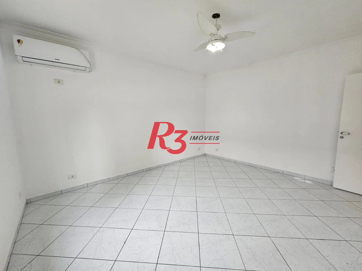 Sobrado à venda, 230 m² por R$ 1.920.000,00 - Ponta da Praia - Santos/SP