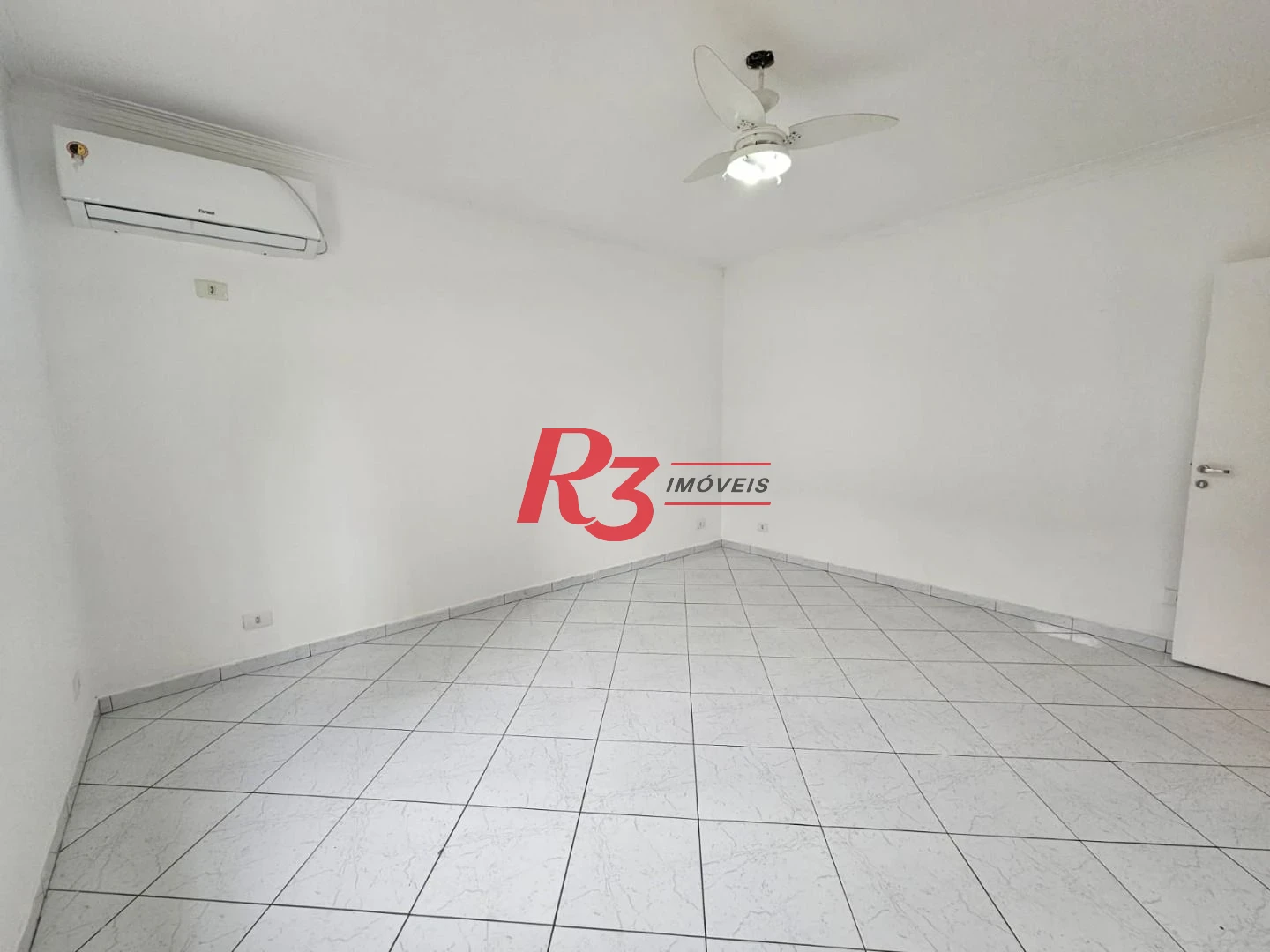 Sobrado à venda, 230 m² por R$ 1.920.000,00 - Ponta da Praia - Santos/SP
