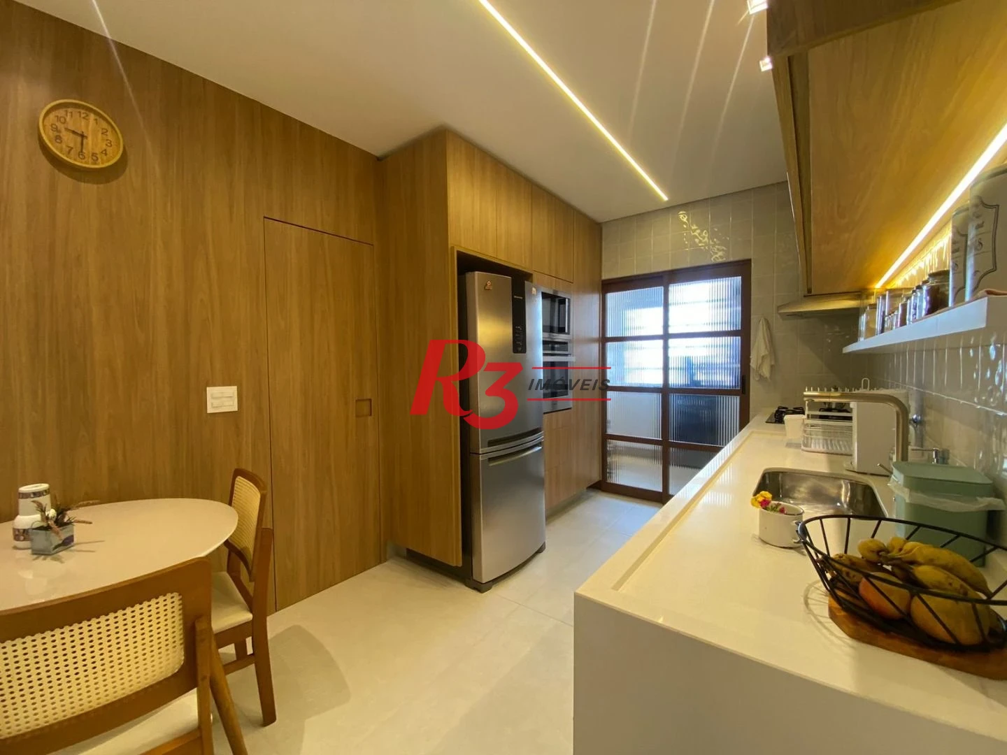 Apartamento com 2 dormitórios à venda, 90 m² por R$ 1.300.000,00 - Embaré - Santos/SP