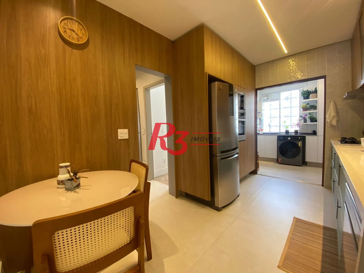 Apartamento com 2 dormitórios à venda, 90 m² por R$ 1.300.000,00 - Embaré - Santos/SP