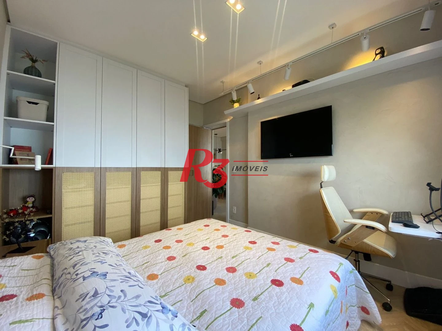 Apartamento com 2 dormitórios à venda, 90 m² por R$ 1.300.000,00 - Embaré - Santos/SP
