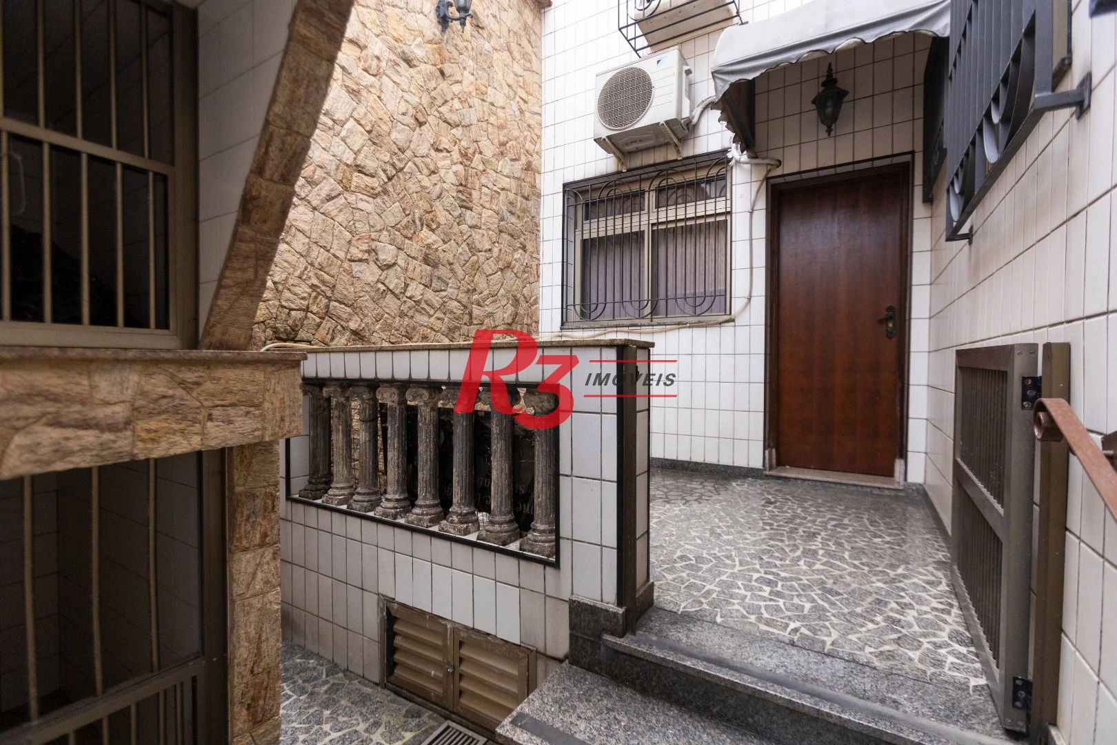 Sobrado com 4 dormitórios, 227 m² - venda por R$ 2.000.000,00 ou aluguel por R$ 9.605,06/mês - Vila Belmiro - Santos/SP