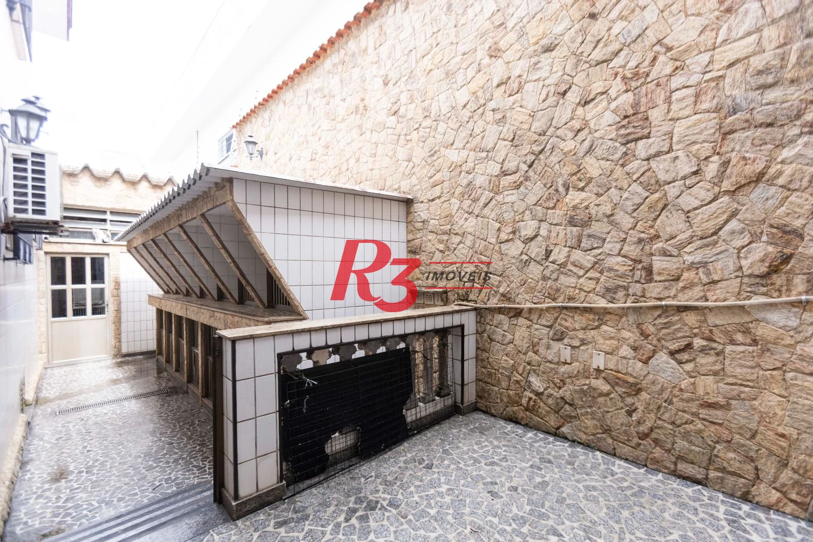 Sobrado com 4 dormitórios, 227 m² - venda por R$ 2.000.000,00 ou aluguel por R$ 9.605,06/mês - Vila Belmiro - Santos/SP