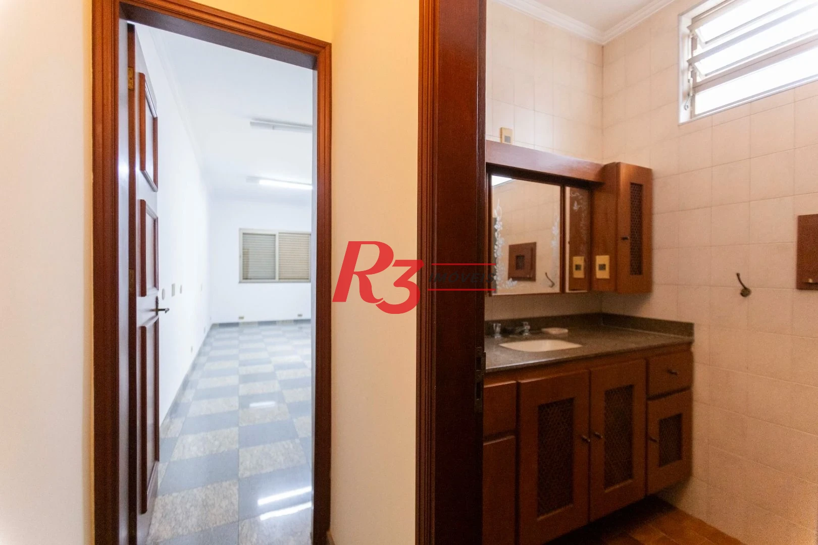 Sobrado com 4 dormitórios, 227 m² - venda por R$ 2.000.000,00 ou aluguel por R$ 9.605,06/mês - Vila Belmiro - Santos/SP