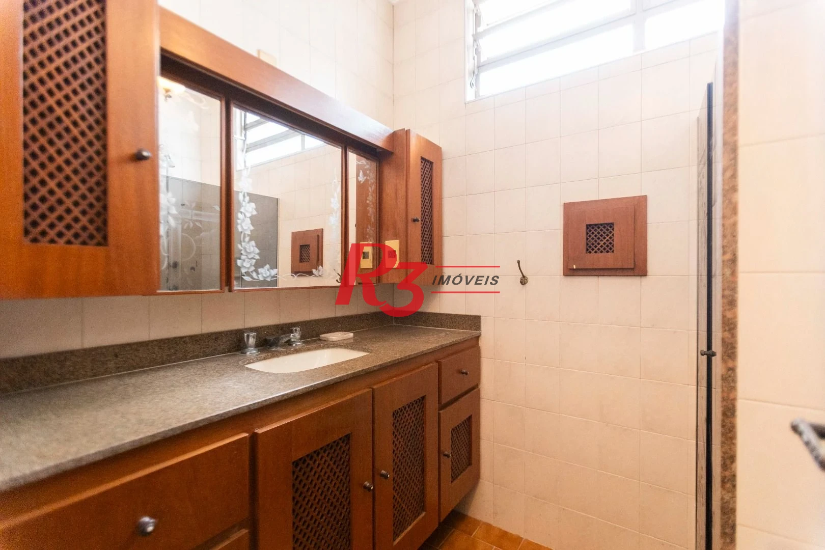 Sobrado com 4 dormitórios, 227 m² - venda por R$ 2.000.000,00 ou aluguel por R$ 9.605,06/mês - Vila Belmiro - Santos/SP