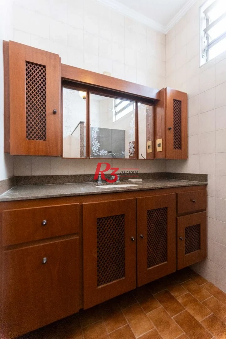 Sobrado com 4 dormitórios, 227 m² - venda por R$ 2.000.000,00 ou aluguel por R$ 9.605,06/mês - Vila Belmiro - Santos/SP