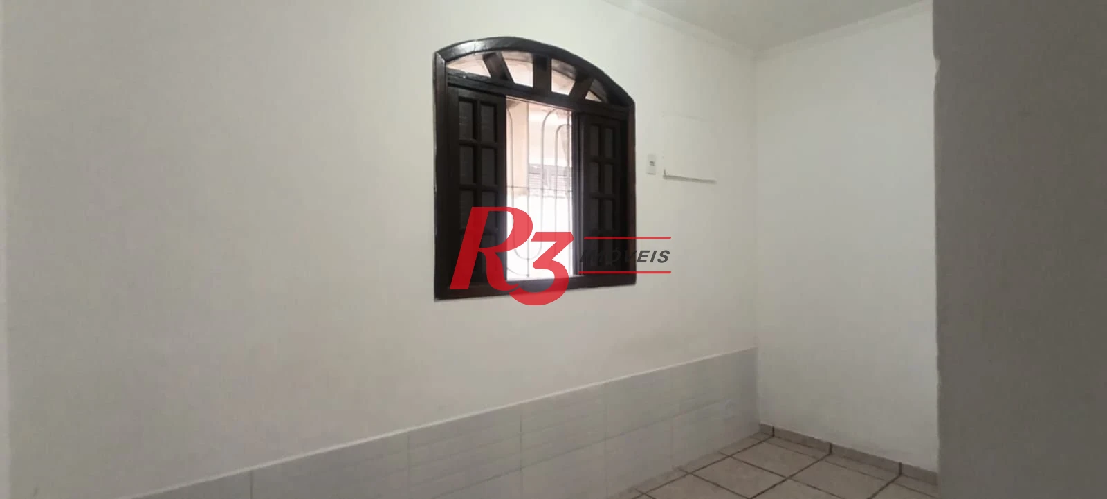 Casa à venda na Vila São Jorge, em Santos, com 2 quartos, 43 m², 1 vaga de garagem! e quintal com churrasqueira!