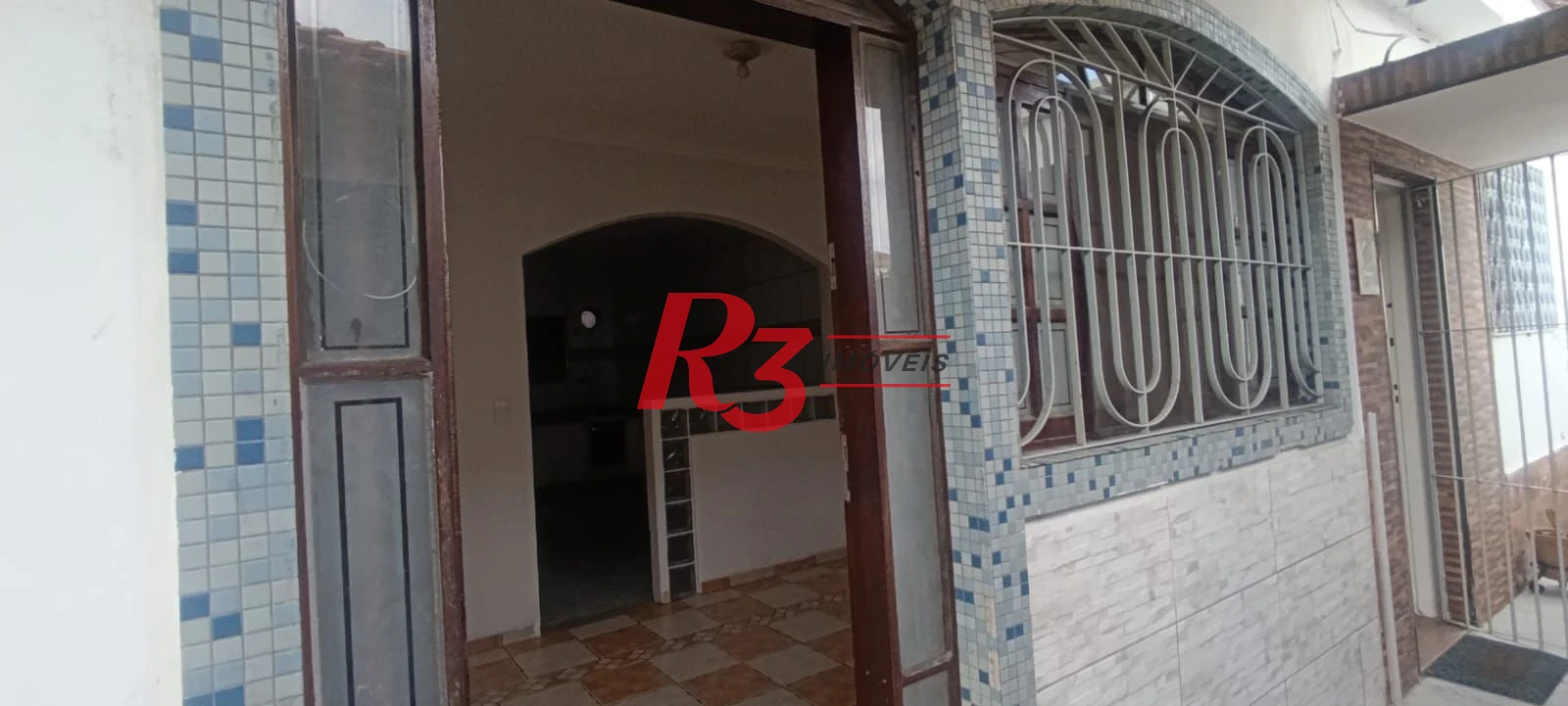 Casa à venda na Vila São Jorge, em Santos, com 2 quartos, 43 m², 1 vaga de garagem! e quintal com churrasqueira!