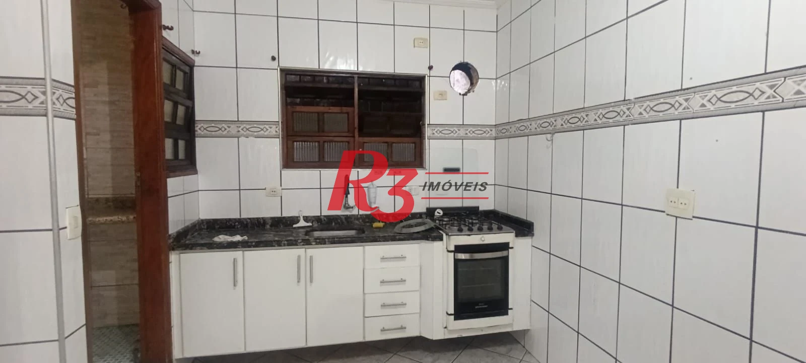 Casa à venda na Vila São Jorge, em Santos, com 2 quartos, 43 m², 1 vaga de garagem! e quintal com churrasqueira!