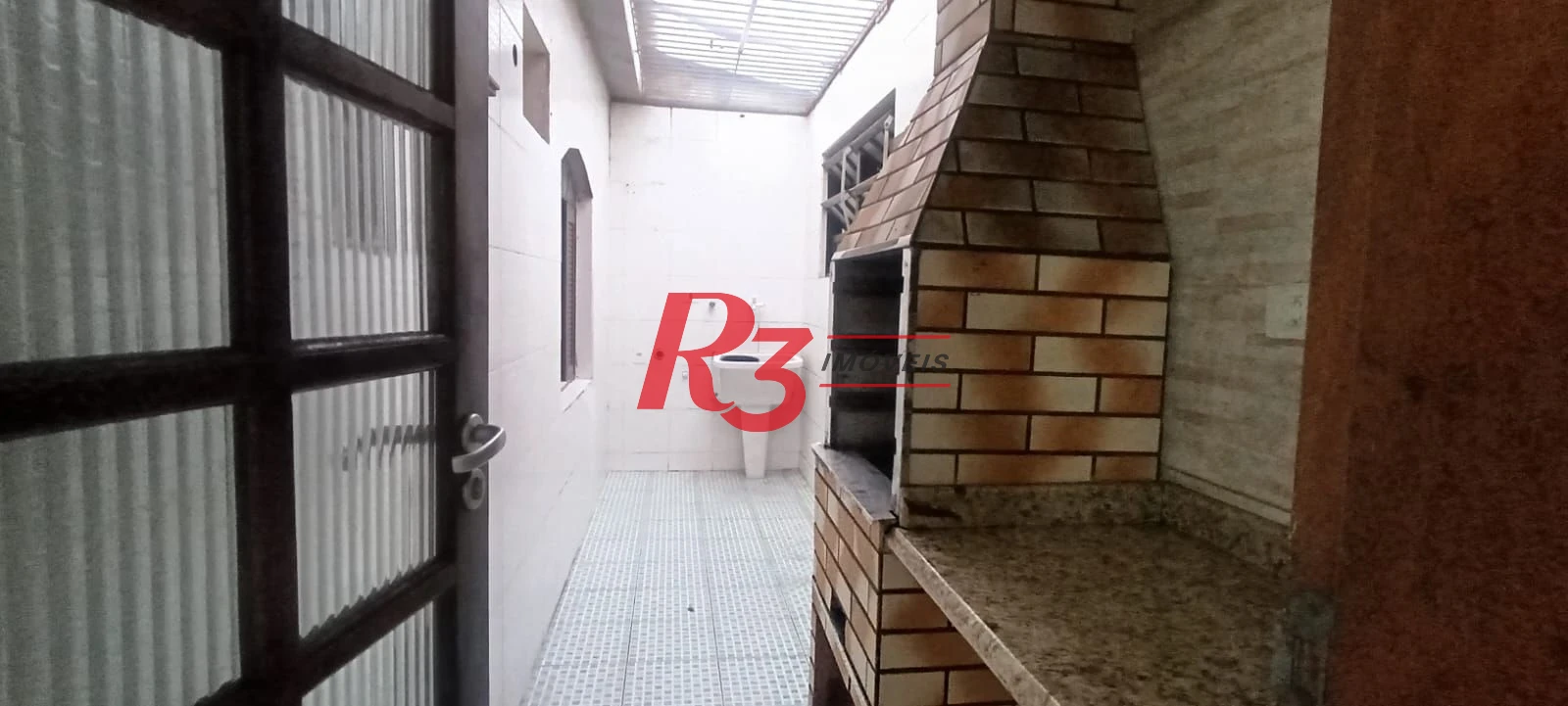 Casa à venda na Vila São Jorge, em Santos, com 2 quartos, 43 m², 1 vaga de garagem! e quintal com churrasqueira!